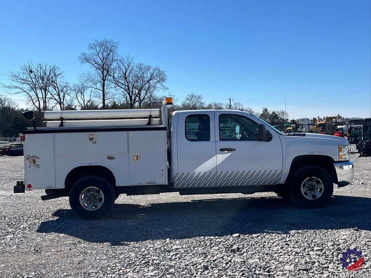 2010-chevrolet-silverado-s/a-service-truck-image-5