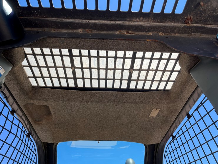 2014-new-holland-l225-image-10