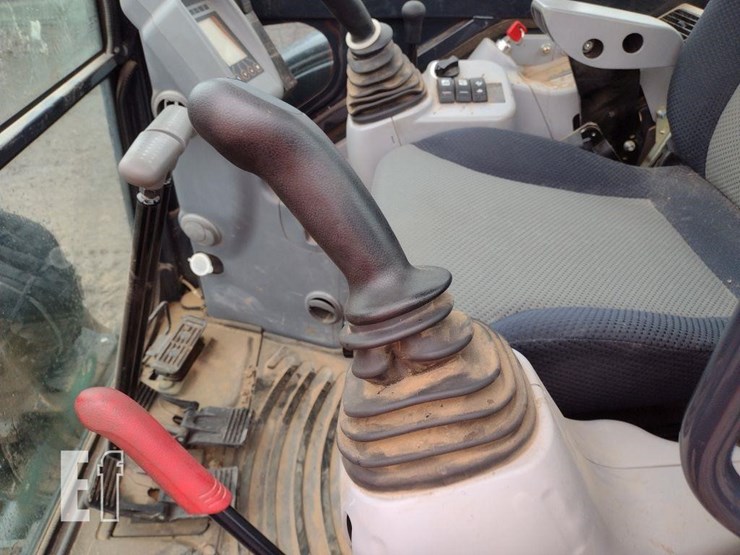 2023-deere-30g-image-11