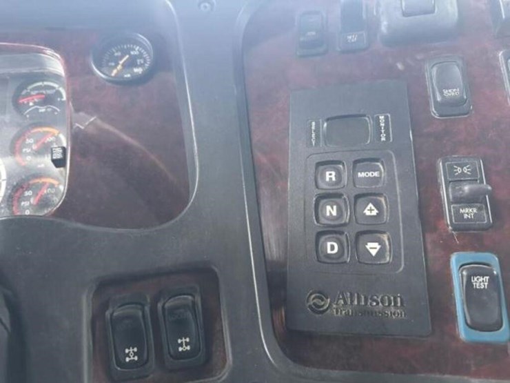 2018-freightliner-114sd-image-41