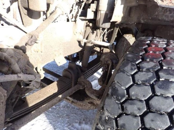 2016-peterbilt-567-image-37