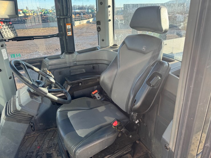 2020-deere-624l-image-21