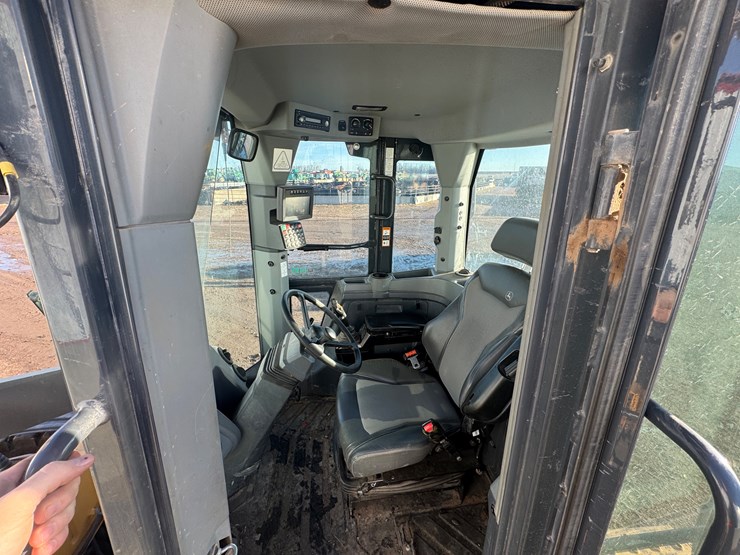 2020-deere-624l-image-22