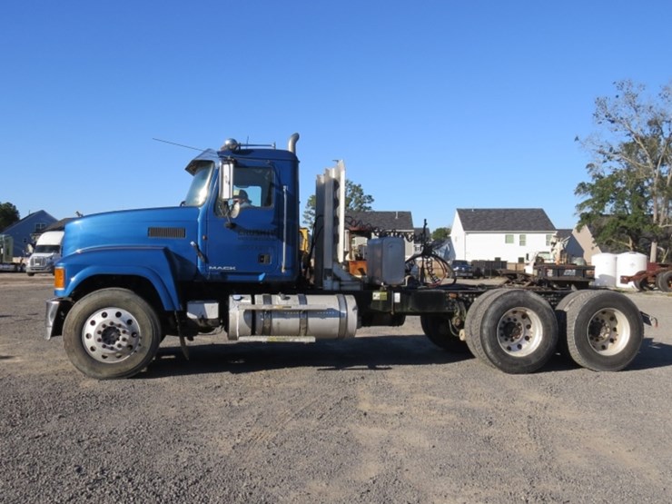 2013-mack-pinnacle-chu613-image-12