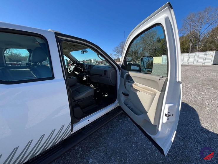 2010-chevrolet-silverado-s/a-service-truck-image-54