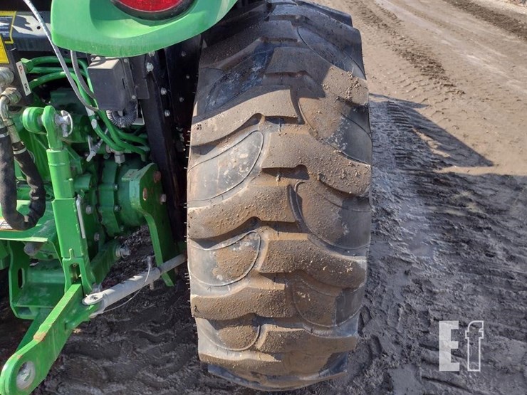 2017-john-deere-4052r-image-22