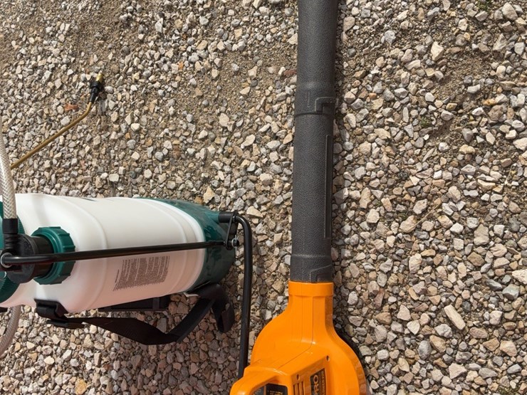 backpack-sprayer-&-electric-leaf-blower-image-6