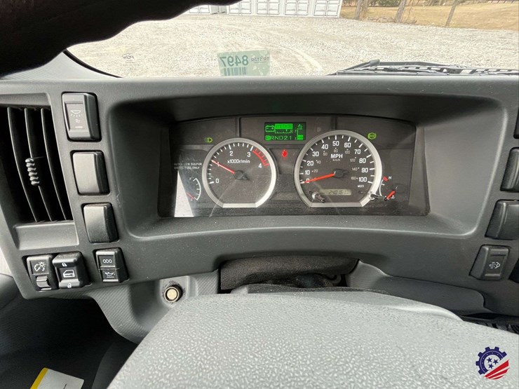 2019-isuzu-npr-image-69