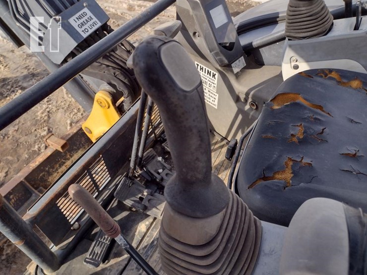 2013-deere-35d-image-9