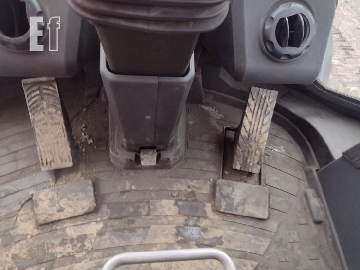 2019-deere-324l-image-8