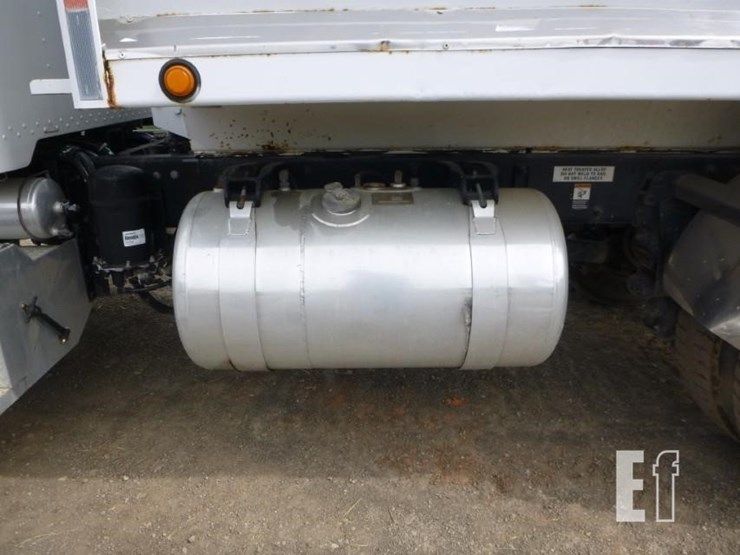 2000-peterbilt-330-image-36