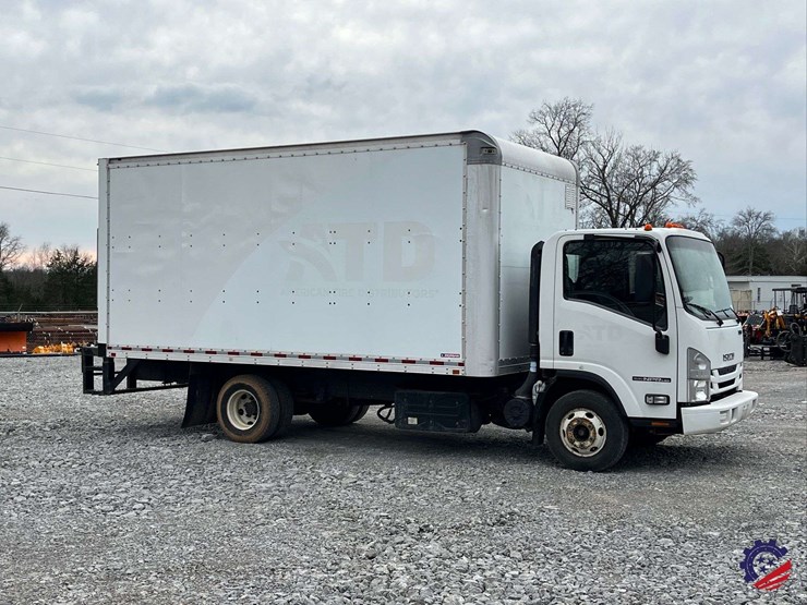 2019-isuzu-npr-image-6