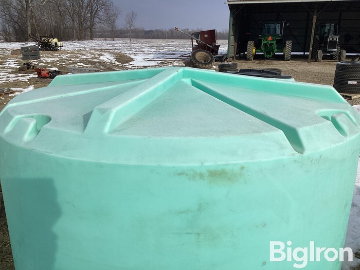 1,500-gallon-water/liquid-fertilizer-vertical-tank-image-10