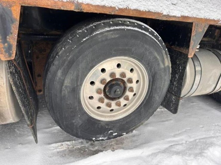 2018-freightliner-114sd-image-48