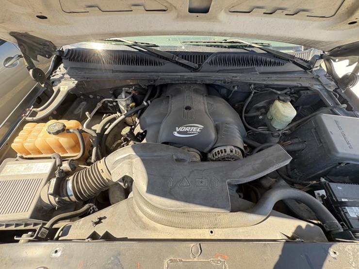 2002-chevrolet-tahoe-image-12