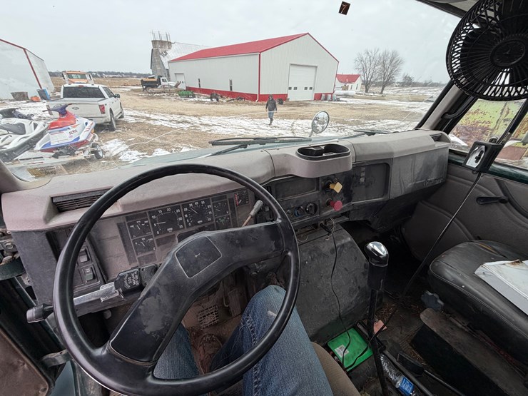 1999-international-8100-image-15