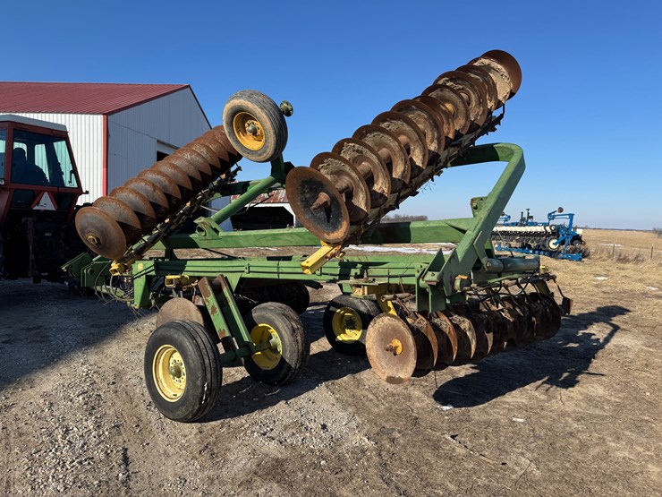 john-deere-220-image-7