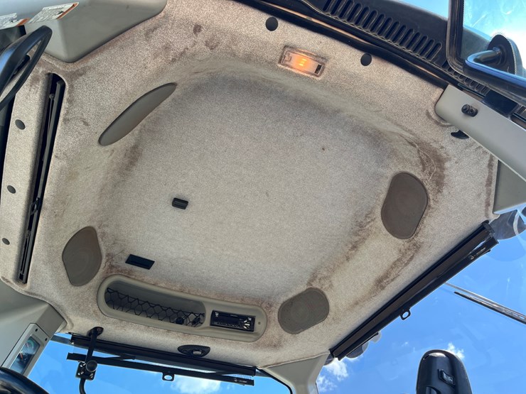 2015-new-holland-t8.410-image-17