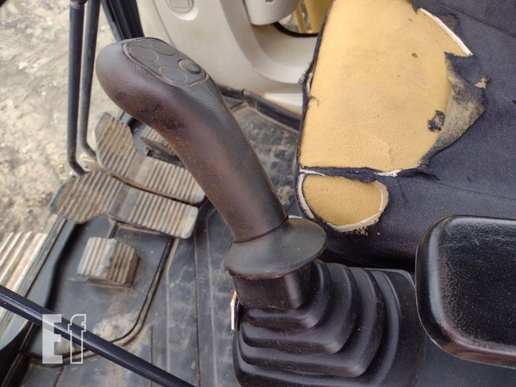 2019-kobelco-sk140sr-lc-5-image-12