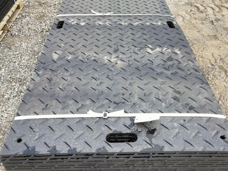 #71-•-(15)-diamond-plated-ground-protection-mats-41"x8'-image-1