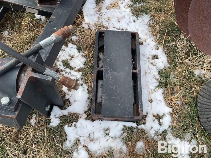 mounted-pivot-track-closer-image-10