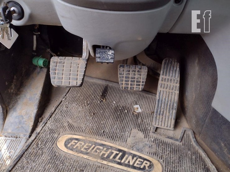 2017-freightliner-122sd-image-11