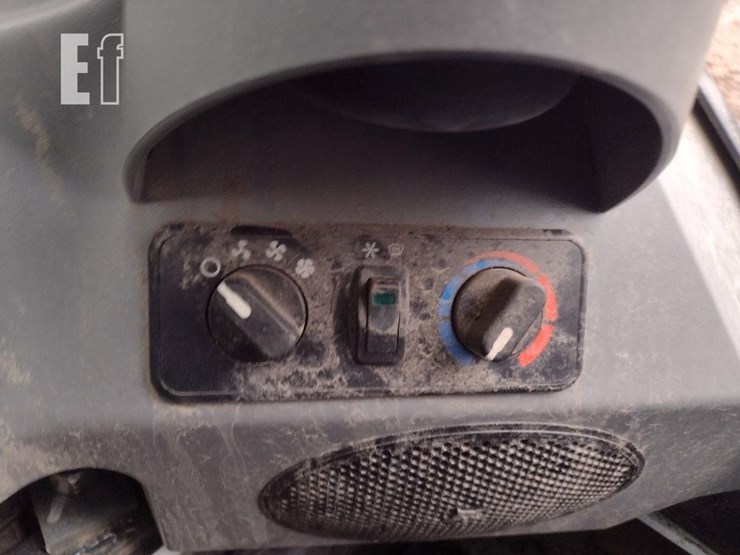 2022-bobcat-t595-image-11