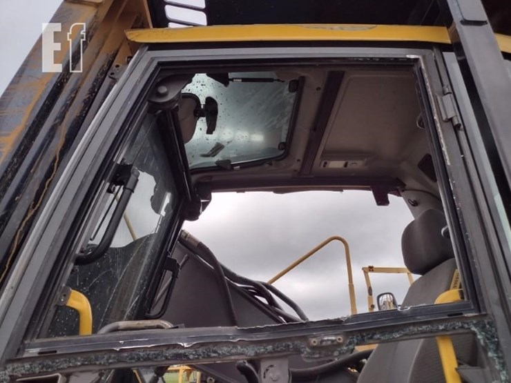 2015-volvo-ec220e-lr-image-7