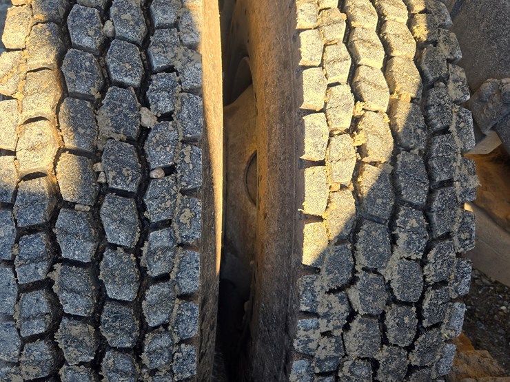 1999-mack-rd690s-image-101