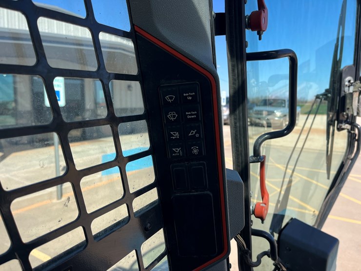 2021-bobcat-t66-image-16