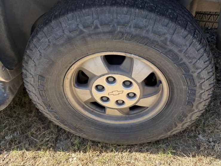 2002-chevrolet-suburban-image-7