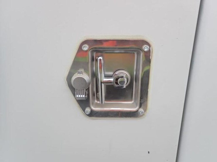 8-ft-shipping-container-image-7