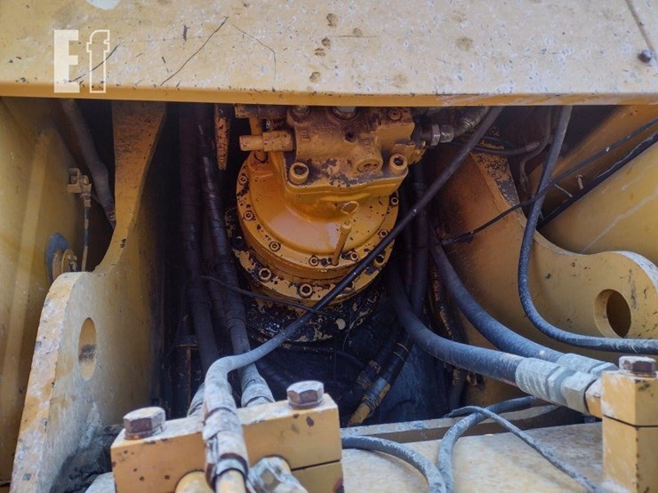 2000-deere-270c-lc-image-48