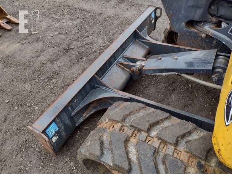 2022-deere-26g-image-24