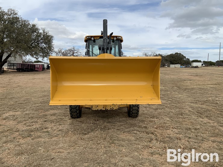 2022-deere-310l-ep-image-2