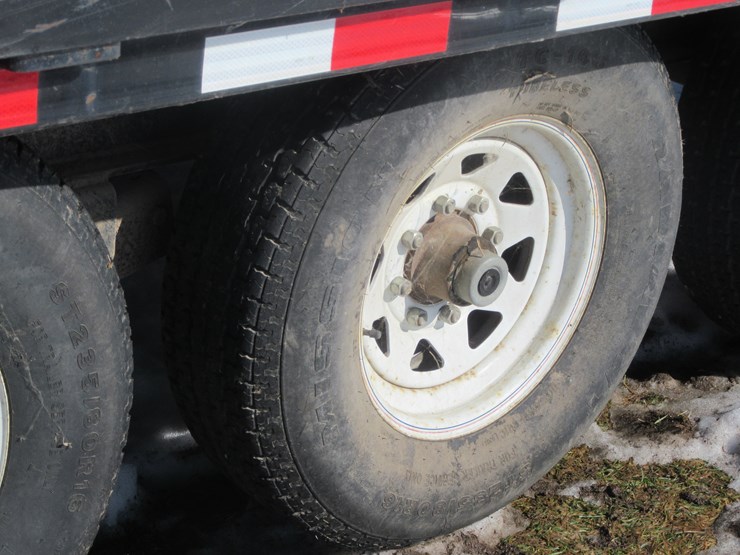 #8954-•-2006-pj-tri-axle-23'-trailer-(has-wi-title)-image-12