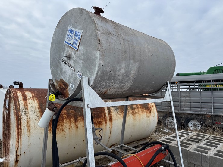 #1009-•-300-gal-gravity-fuel-tank-image-1