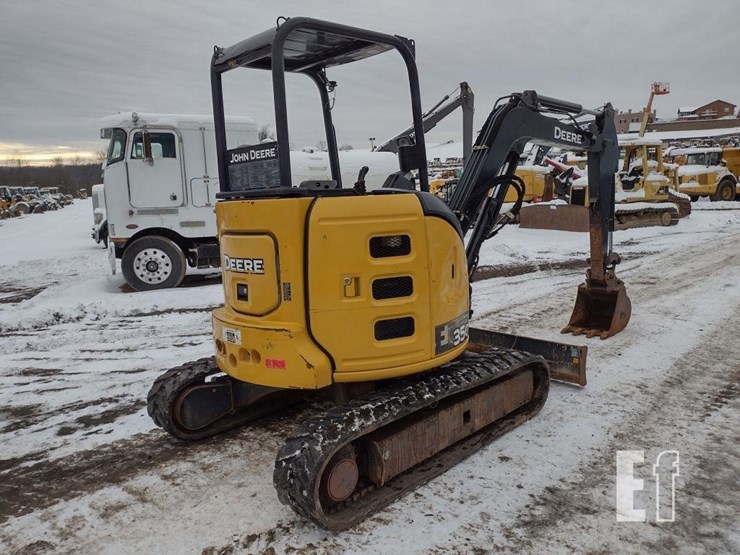 2016-deere-35g-image-43