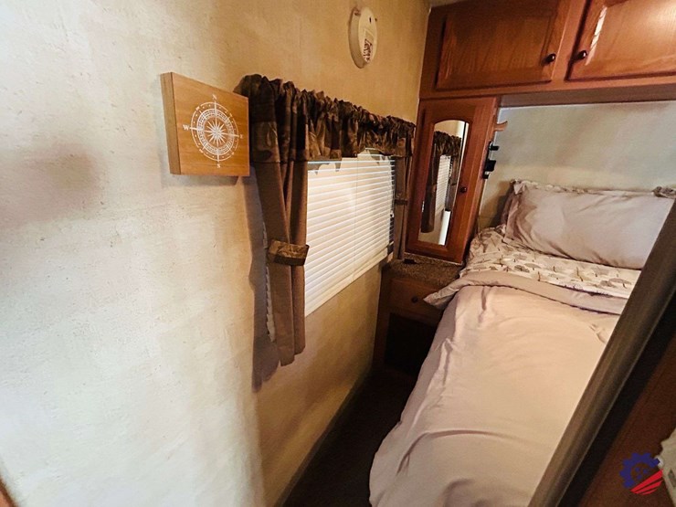 2011-keystone-hornet-platinum-31rbds-t/a-camper-trailer-image-86