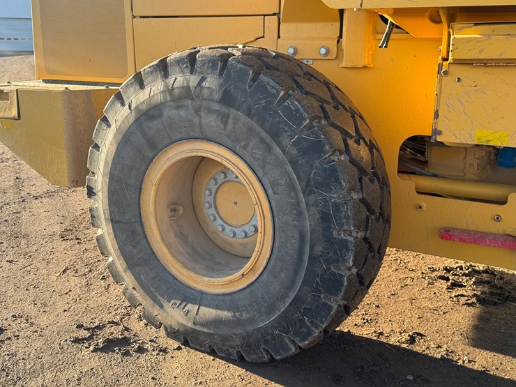 2020-deere-624l-image-16