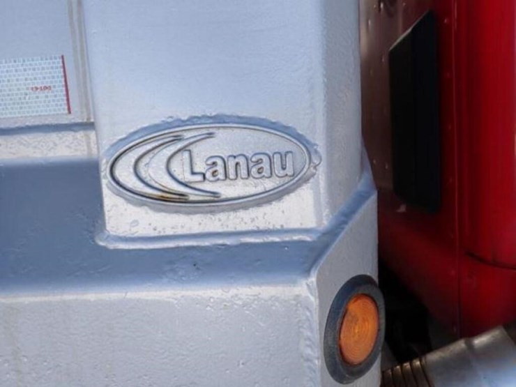 2016-peterbilt-567-image-43