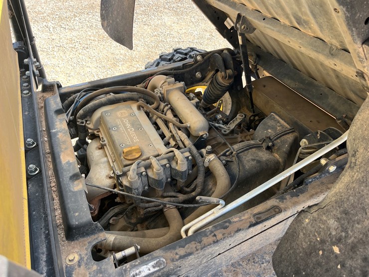 2016-john-deere-gator-image-18