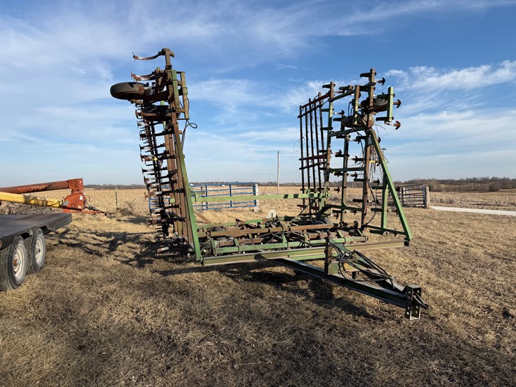 #1064-•-john-deere-1100-field-cultivator-image-4