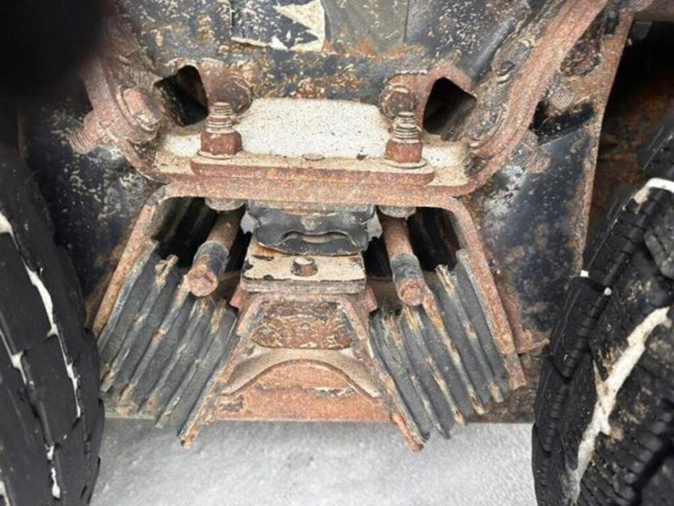 2018-freightliner-114sd-image-54