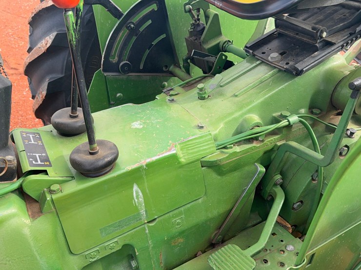 john-deere-830-image-11