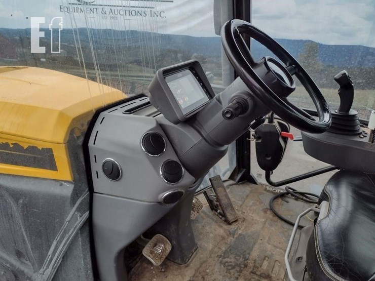 jcb-fastrac-4220-image-15