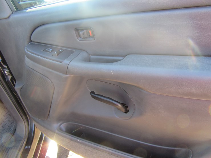 2004-chevrolet-2500-image-38