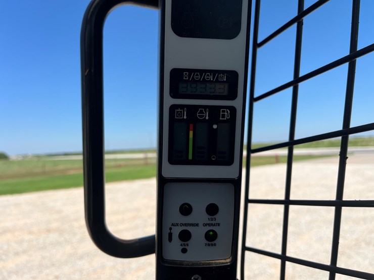 2014-new-holland-l225-image-15