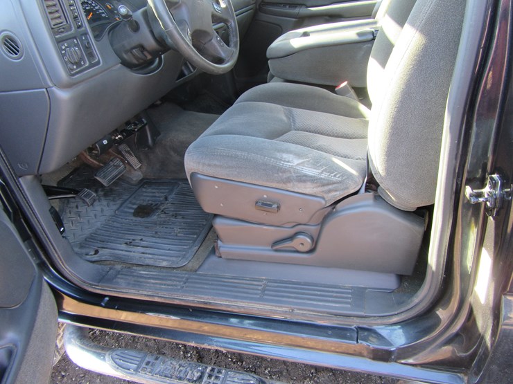 2004-chevrolet-2500-image-31