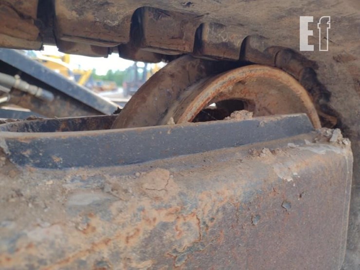 2022-deere-26g-image-40